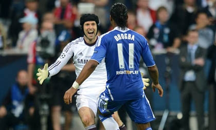 Petr Cech: Hãy cảnh giác với Drogba!